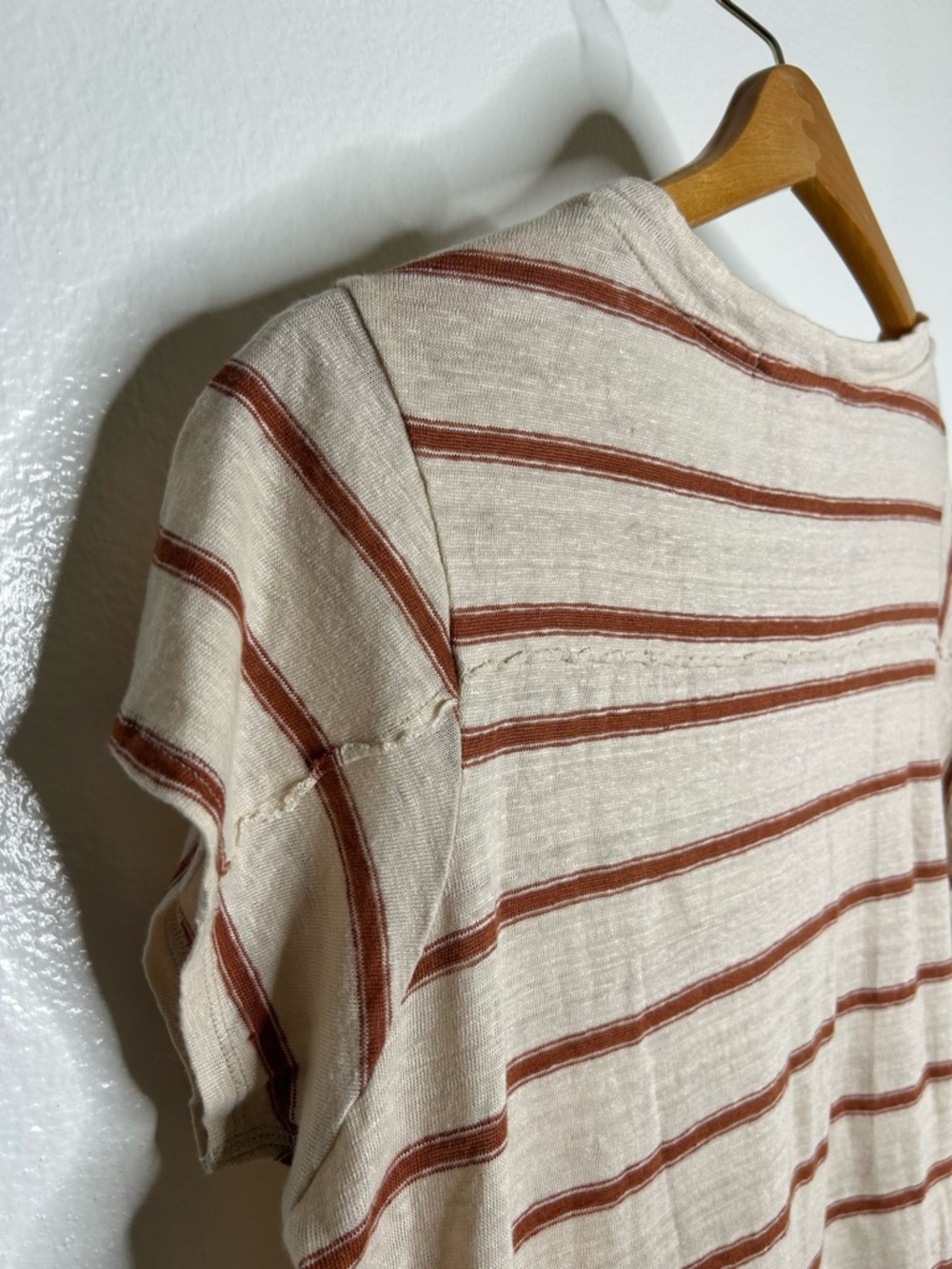 AMO Neutral Striped Lightweight V - Neck T - Shirt Size Small - Picture 12 of 15
